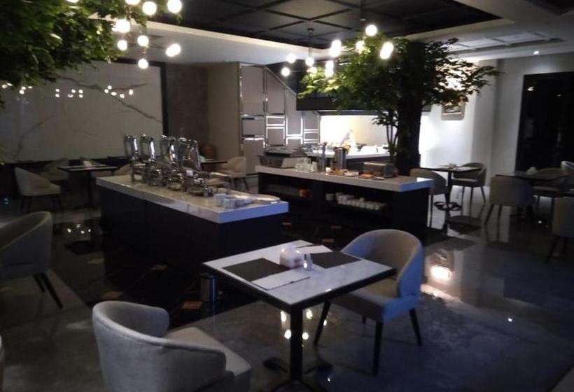 פנסיון Cempaka Mas