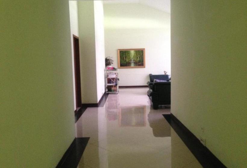 פנסיון Cempaka Mas