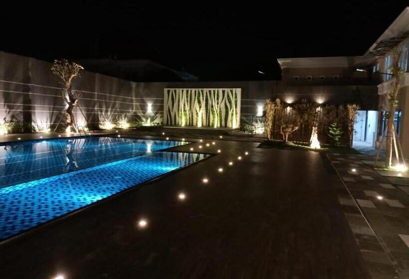 פנסיון Cempaka Mas