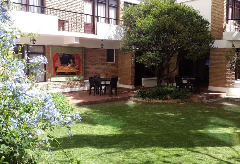 پانسیون El Jardin Suites And Guest House