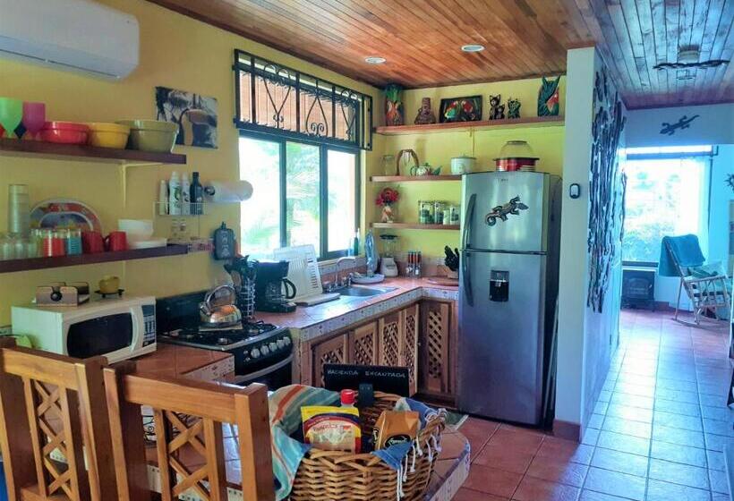 پانسیون Encantada Guest House