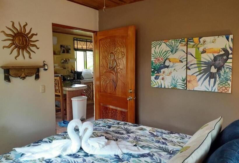 پانسیون Encantada Guest House