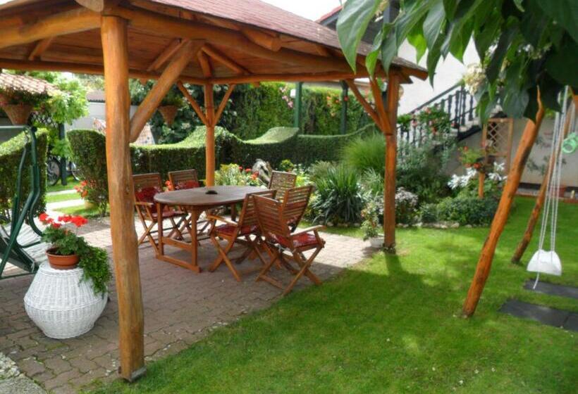 ペンション Hajnalka Vendégház