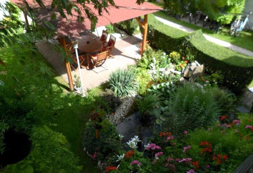 ペンション Hajnalka Vendégház