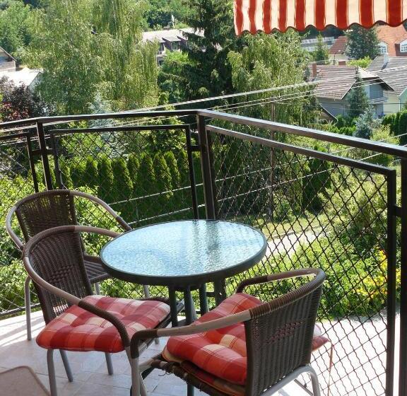 פנסיון Hejő Apartman