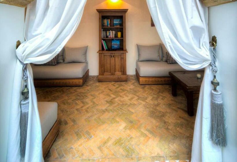Riad Amaris