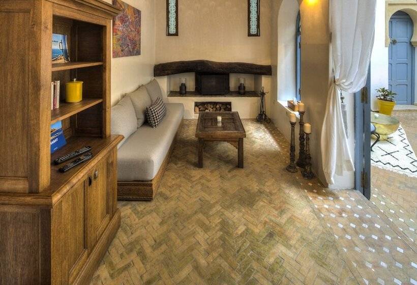Riad Amaris