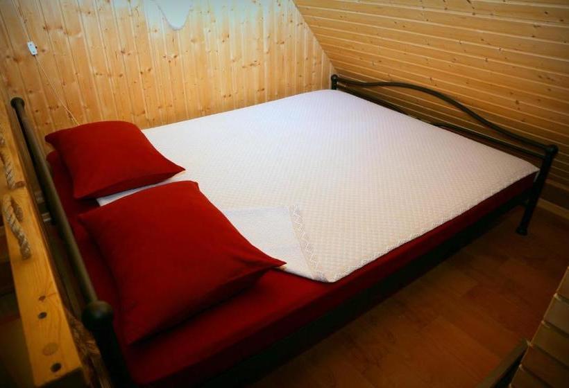 بنسيون Guest House šampētera Māja