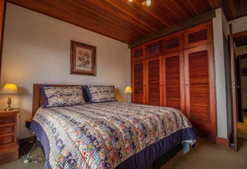 پانسیون Mansão Nacional Inn