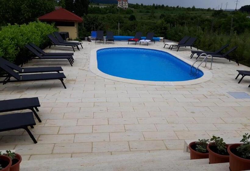 پانسیون Vila Carlos