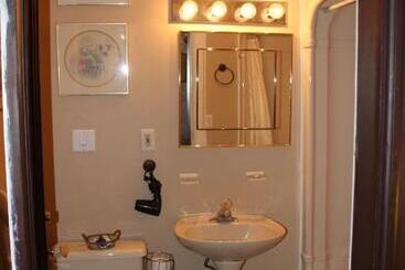 هاستل Carriage House Inn