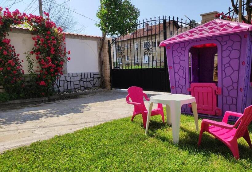 Family Hotel Velevi