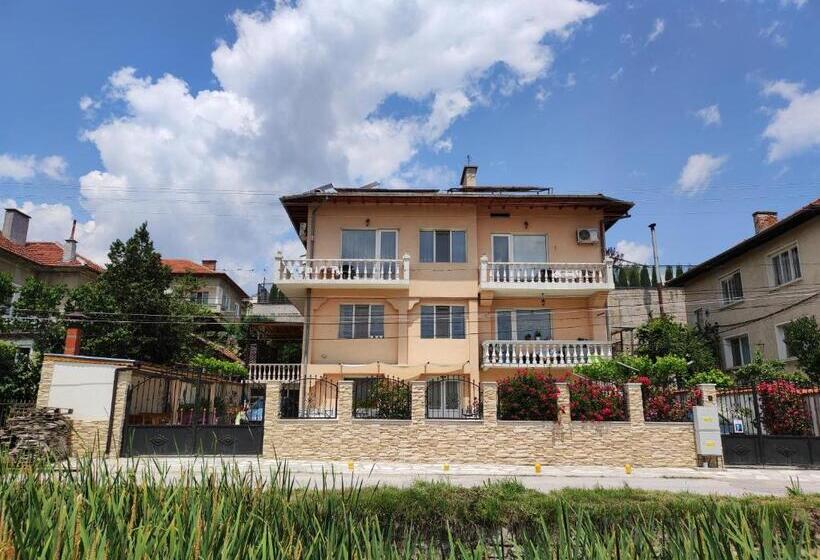Family Hotel Velevi