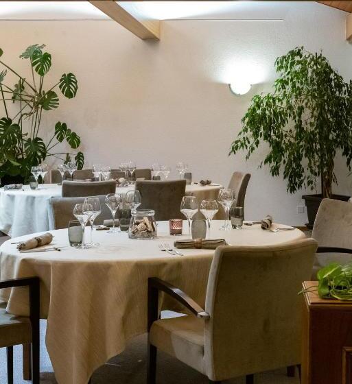 هتل Auberge Du Prévoux