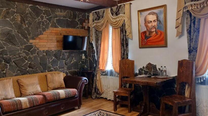 هتل Fortetsya Hetmana