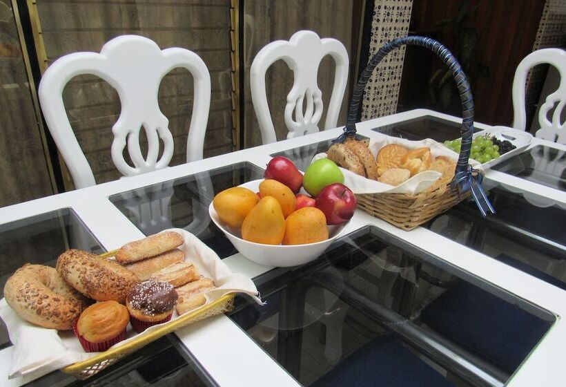 تختخواب و صبحانه Cholula Rooms