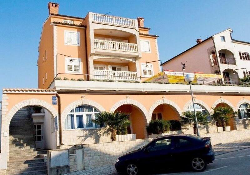 Отель Sunny Adriatic Apartments Valentin