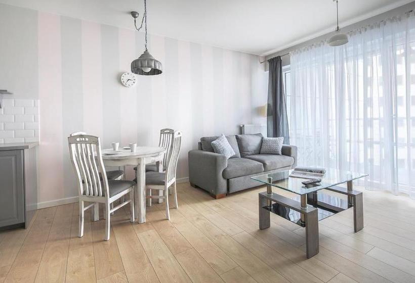 هتل Poznan Apartments Towarowa
