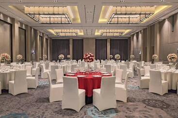 هتل Courtyard By Marriott Iloilo