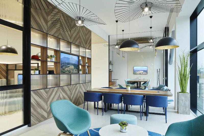Отель Courtyard By Marriott Luton Airport