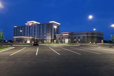 هتل Hampton Inn Gardner Conference  Center