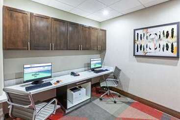 هتل Hampton Inn Gardner Conference  Center