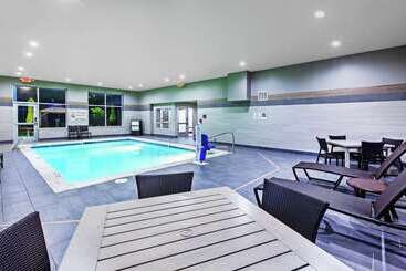 هتل Hampton Inn Gardner Conference  Center
