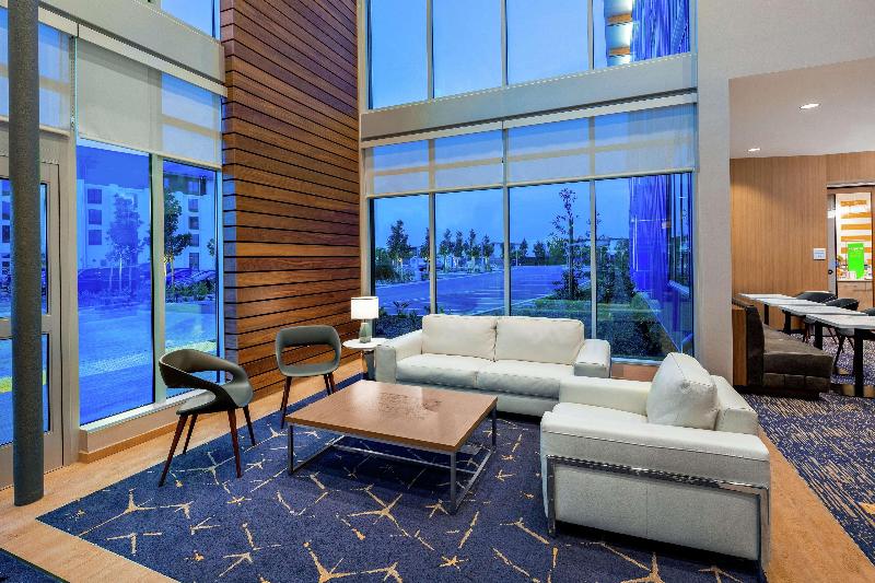 هتل  hampton Inn & Suites San Diego Airport Liberty Station