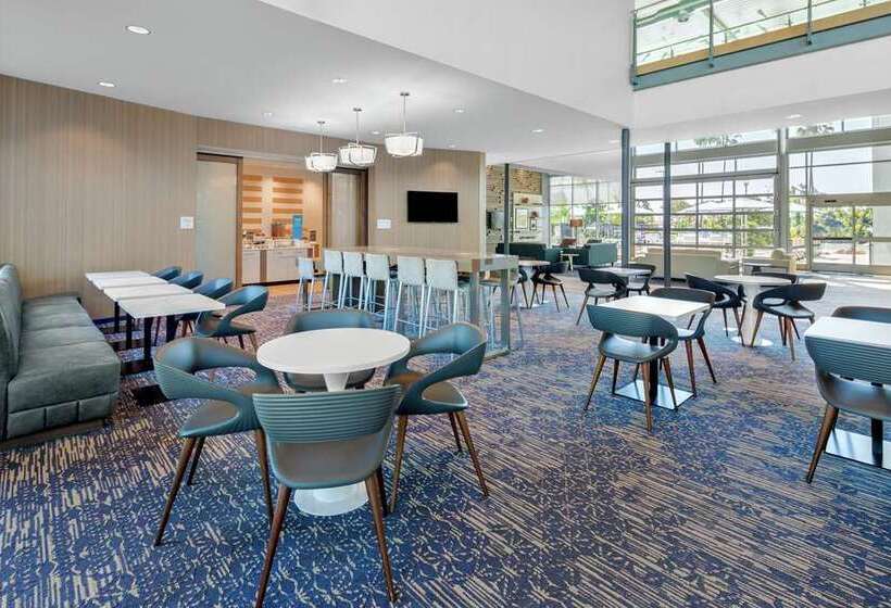 هتل hampton Inn & Suites San Diego Airport Liberty Station