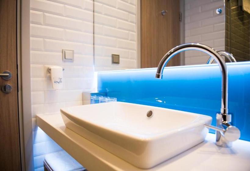 בית מלון כפרי Holiday Inn Express Moscow  Baumanskaya, An Ihg