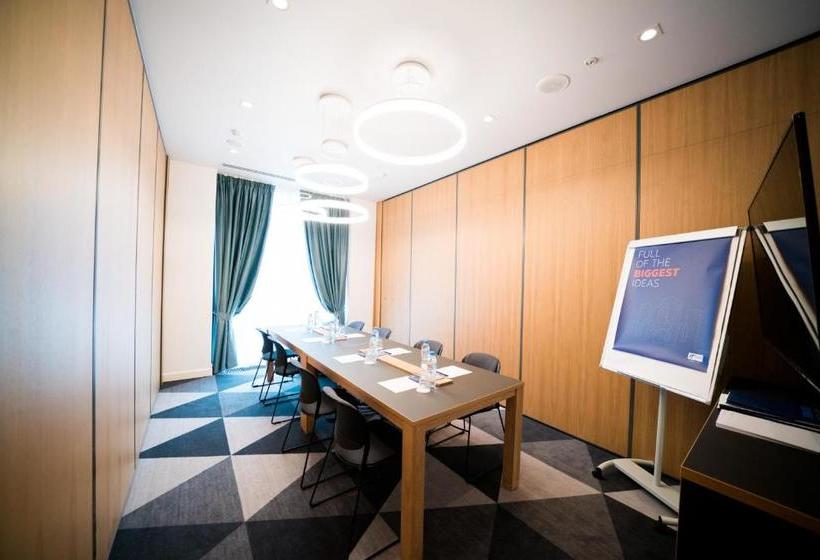 בית מלון כפרי Holiday Inn Express Moscow  Baumanskaya, An Ihg