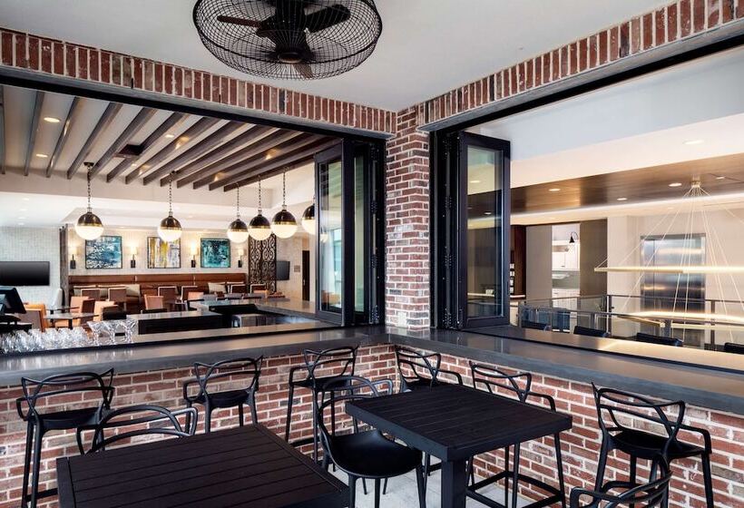 هتل Hyatt Place Mount Pleasant Towne Centre
