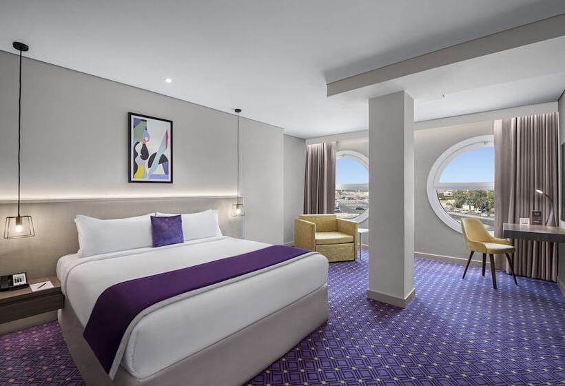 Leva Hotel And Suites, Opposite Downtown