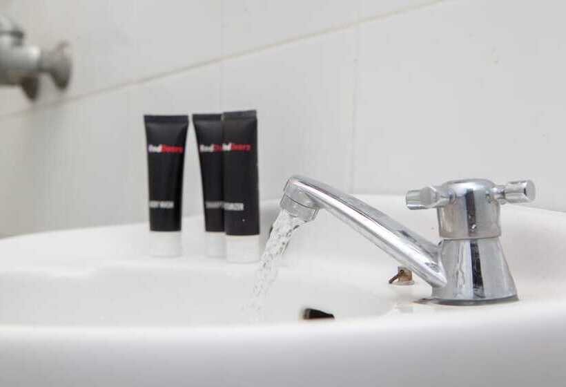 Fotos del hotel Reddoorz Plus Near Sukajadi 2:  30