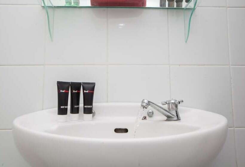 Fotos del hotel Reddoorz Plus Near Sukajadi 2:  25