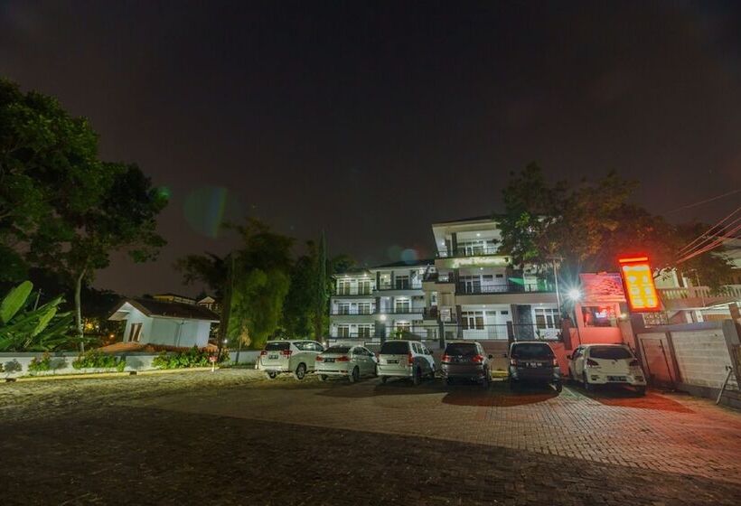 Fotos del hotel Reddoorz Plus Near Sukajadi 2:  35