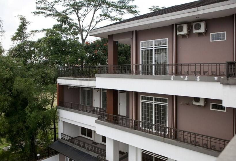 Fotos del hotel Reddoorz Plus Near Sukajadi 2:  37