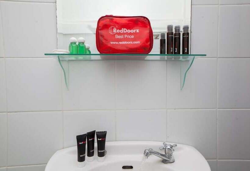 Fotos del hotel Reddoorz Plus Near Sukajadi 2:  41