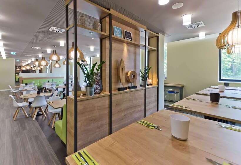 هتل Super 8 By Wyndham Oberhausen Am Centro