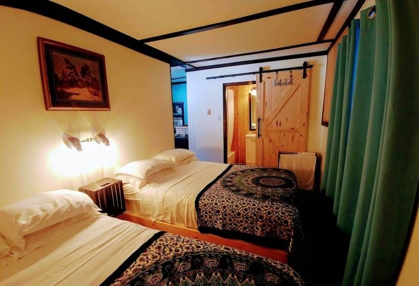 モーテル Dwight Riverside Inn