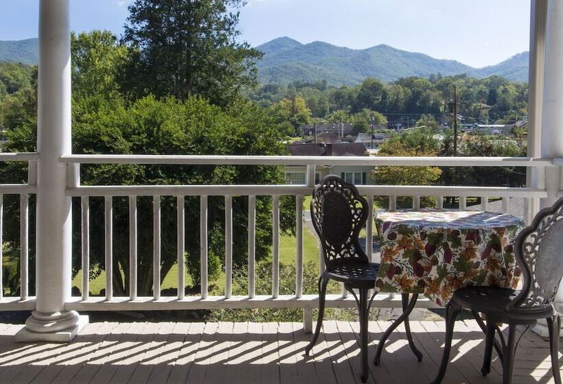 Пансион Calhoun House Inn & Suites