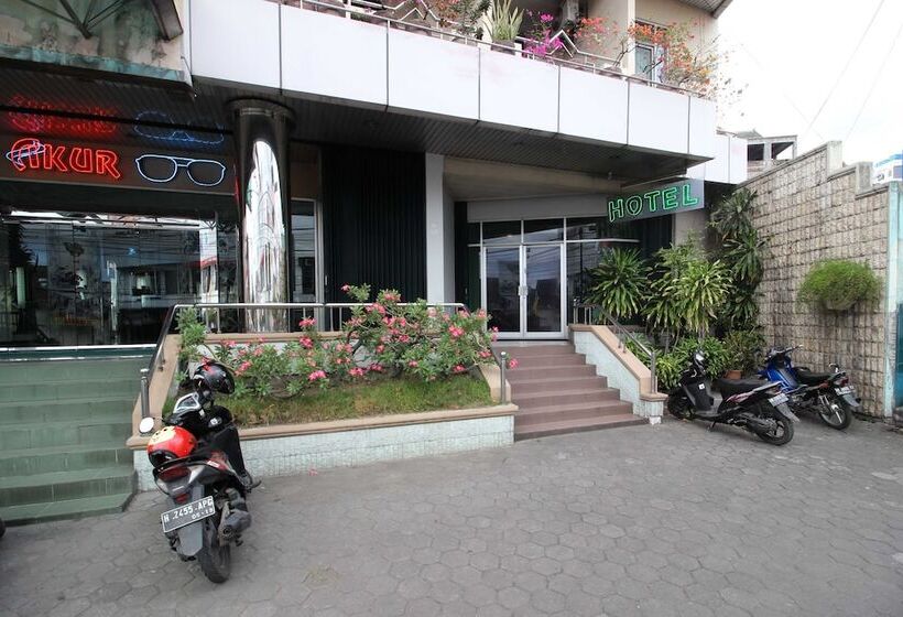 پانسیون Reddoorz Near Malioboro Mall