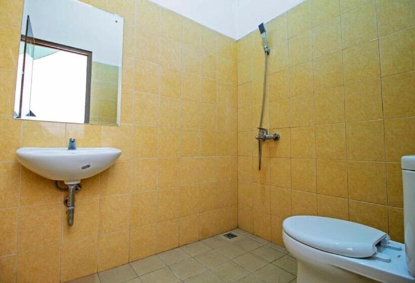 פנסיון Reddoorz Syariah Near Mercu Buana University