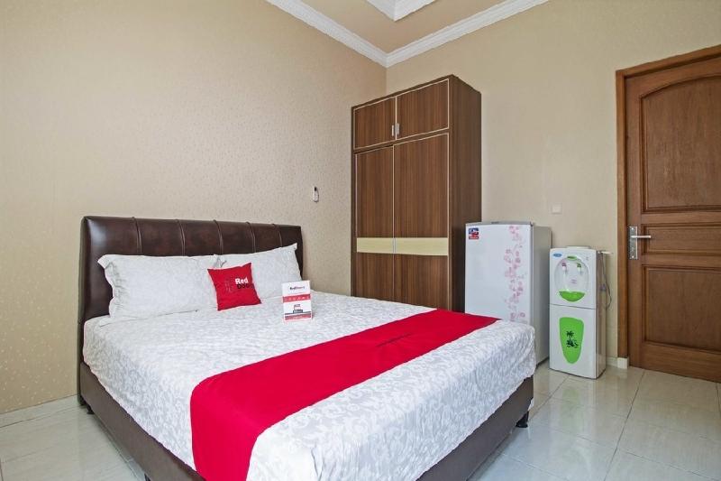 פנסיון Reddoorz Syariah Near Mercu Buana University