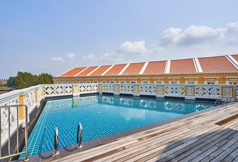 The Platinum Hotel & Suites