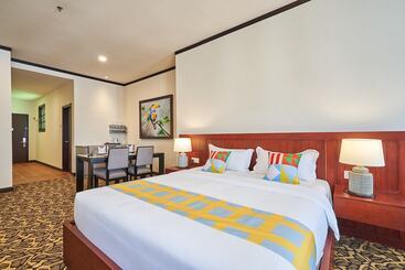 The Platinum Hotel & Suites