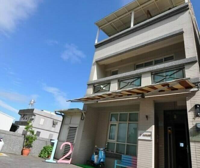 تختخواب و صبحانه Yilan Wind