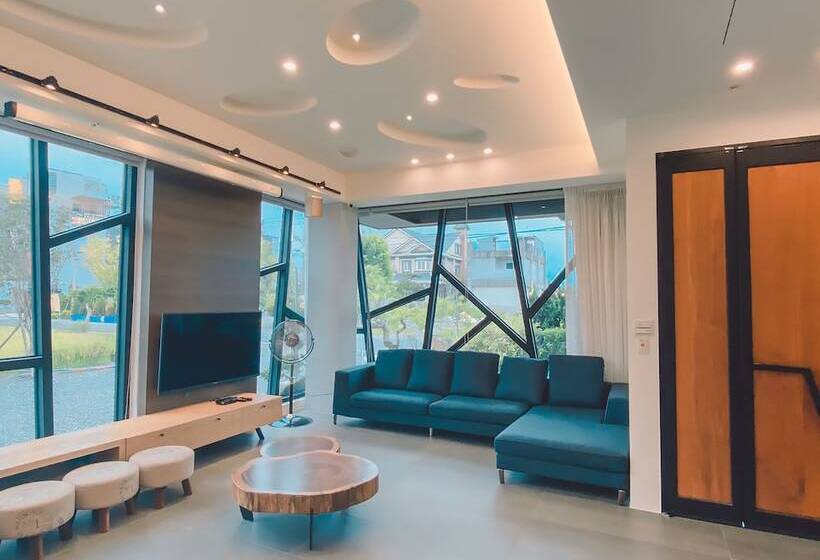 تختخواب و صبحانه Wo Club Hall