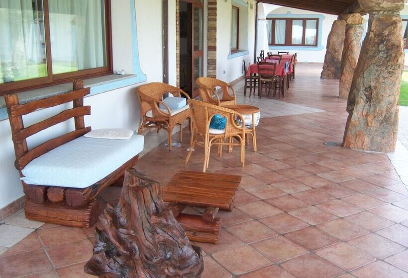 여관 Agriturismo Irghitula
