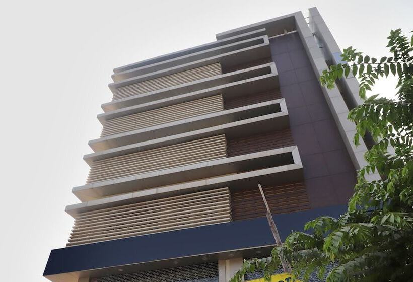 ホテル Genx By Oyo Rooms